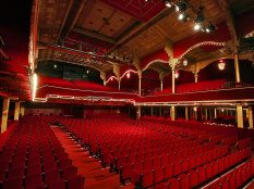 Lagardère met en vente ses salles de spectacle