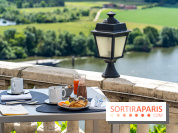 Le Brunch à volonté du belvédère au Domaine de la Corniche dans les Yvelines - photos -  table en terrasse avec vue