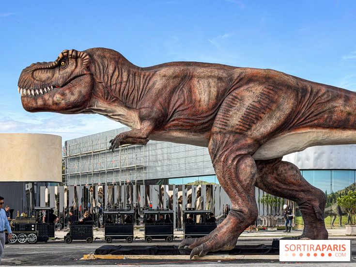 Valvert Croix Blanche : le complexe shopping-loisirs XXL en Essonne avec fontaine et parc à dinosaures