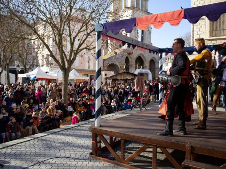 Médiévale de Mantes 2024 : une immersion festive gratuite au cœur du Moyen Âge à Mantes-la-Jolie