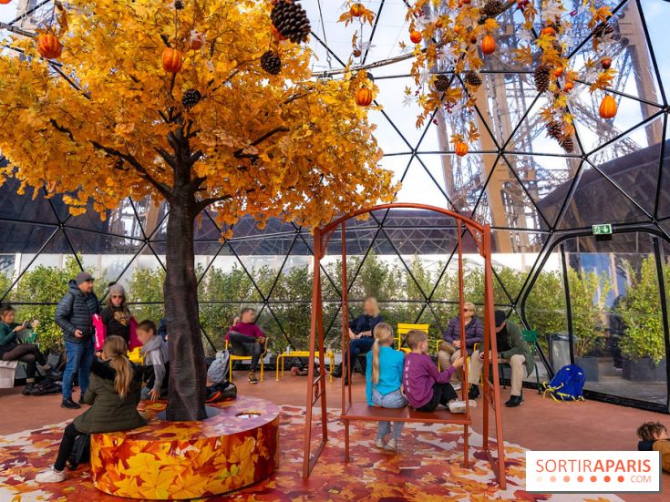 Bulle d'automne de la tour Eiffel : arbre géant et jeu grandeur nature au sommet de Paris