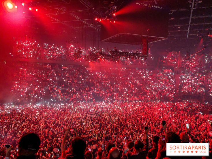 Gracie Abrams en concert à l’Accor Arena de Paris en février 2025