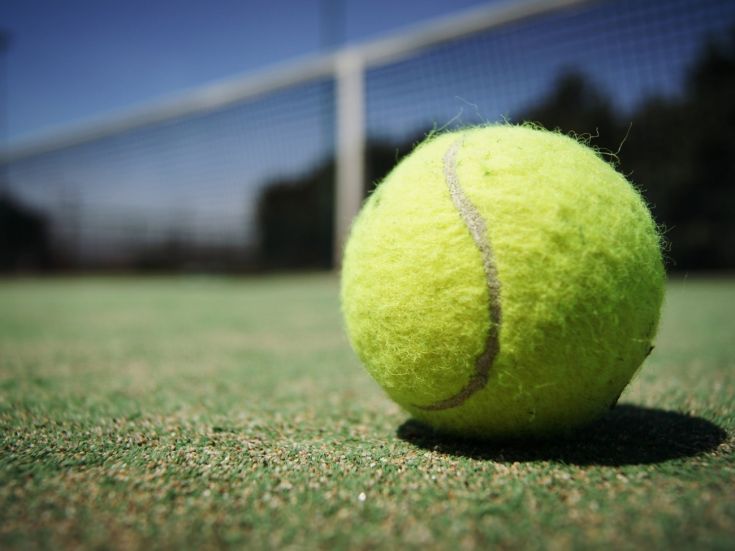 Où jouer au tennis à Paris sur terrain couvert ? 