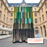 Art Basel Paris 2025 : une installation textile installée dans la cour de l'Hôtel de la Marine