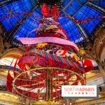 Vitrines et sapin de Noël des Galeries Lafayettes avec Clara Luciani - photos