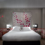 Le Crayon Rouge : hôtel coloré et arty