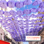 La rue Montorgueil transformée en Gotham pour célébrer la série The Penguin sur Max avec des parapluies violet