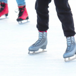 Patinoire éphémère à Étréchy (Essonne) : une sortie de Noël en famille sur vraie glace à 1h de Paris