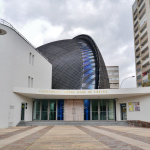 Cette cathédrale aux portes de Paris a des airs de vaisseau spatial