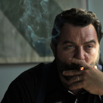 Chien blanc : Denis Ménochet et Kacey Rohl dans l'adaptation poignante du roman de Romain Gary