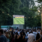 Une fan zone verdoyante à l'Hippodrome ParisLongchamp pour France-Maroc et la demi-finale