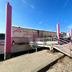 Le mignonisme en Seine : l'exposition gratuite de Philippe Katerine sur une péniche à Clichy (92)