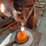 La Verrerie d'art de Soisy-sur-École (91) : admirez les souffleurs de verre à l'œuvre