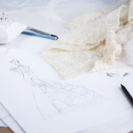 Paris Fashion Week : robe haute-couture et bouteilles d'eau stylées pour la collab' Evian x Balmain
