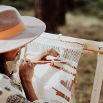 JEMA 2026 : apprenez à utiliser un métier à tisser dans un atelier du 20e