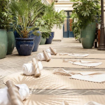 Cours de pilates en plein air et aperitivo sur la terrasse d'un hotel parisien