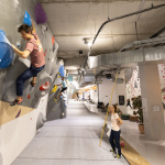 Climb Up Paris - Porte d’Italie : la plus grande salle de blocs et de voies de Paris.