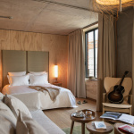 Le MOB House, l'hôtel design avec piscine extérieure, à Saint-Ouen