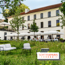 La terrasse dans un jardin avec vue Tour Eiffel du Marguerite 1606 au Domaine de la Reine Margot -  A7C1337