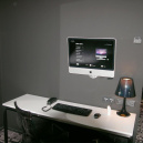 Imac accroché dans chaque chambre