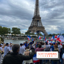 Athlètes et flambeau de Paris 2024