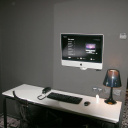 Imac accroché dans chaque chambre