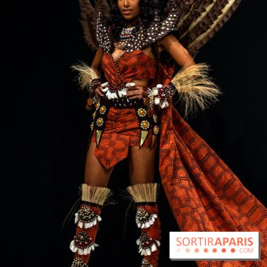 Le défilé des robes et tenues du Salon du Chocolat 2022 par les personnalités - photos - Clémence Botino