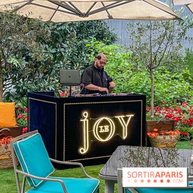 La terrasse cachée du Joy à l'Hôtel Fouquet's 2023 : le jardin de coquelicots