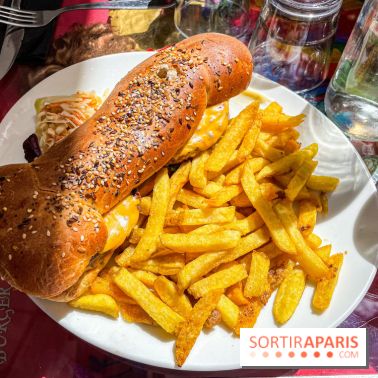 Tata Burger, le restaurant aux burgers en forme de zizi dans le Marais - 3B0B7EFA E700 4E40 89E8 63703DD66F1A