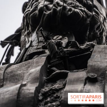 Le Centaure de César à Paris et sa statue de la Liberté miniature -  A7C0235