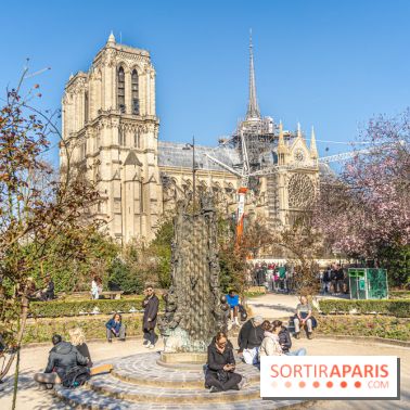 Le Square Viviani devant Notre-Dame de Paris