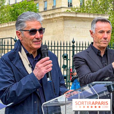 Exposition en plein air des œuvres monumentales d'Andrea Roggi, quartier Faubourg Saint-Honoré