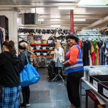 La braderie solidaire du Secours populaire de Paris - Boutique vestimentaire SPF 2025 3