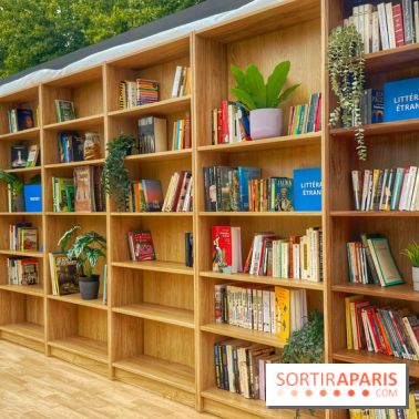 Bibliothèque et boite à livres géante à ciel ouvert
