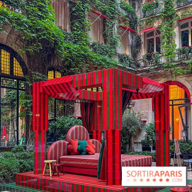 Plaza Athénée : une installation design XXL gratuite signée Uchronia exposée dans la cour du palace - IMG 1127 jpg