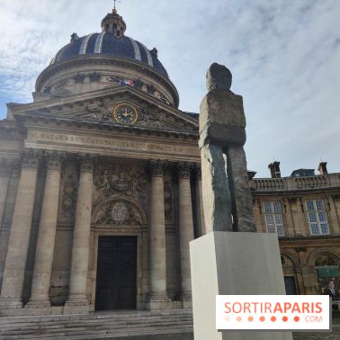 Art Basel Paris 2025 : un totem monumental installé sur le parvis de l'Institut de France - fotor 1760961310949