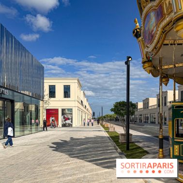 Valvert Croix Blanche : le complexe shopping-loisirs XXL en Essonne avec fontaine et parc à dinosaures