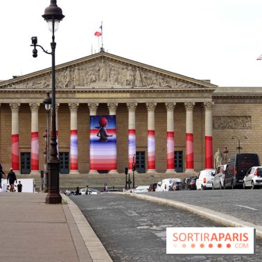 Seth habille la colonnade de l’Assemblée nationale - nos photos