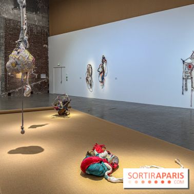 Sonia Gomes — Cœur sauvage : sculptures textiles au Palais de Tokyo