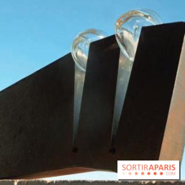 Rémi FAVIER , Bulles, 2013, acier et verre, 15 x 40 x 6 cm