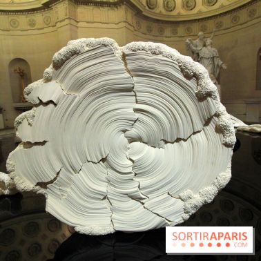 Un monde de plis à la chapelle Expiatoire