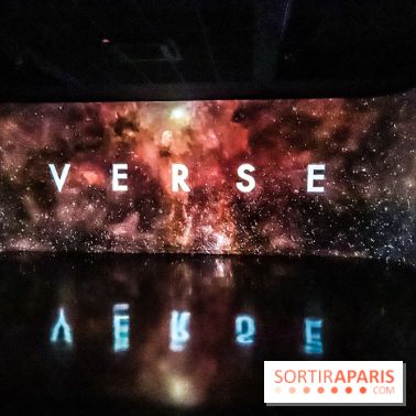 Verse, l'exposition au bar du Studio de l'Atelier des Lumières