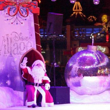 Le Père Noël au Disney Village