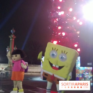 Inauguration du plus grand sapin d'Europe à Paris, place de la Concorde, Dora et Bob l'éponde