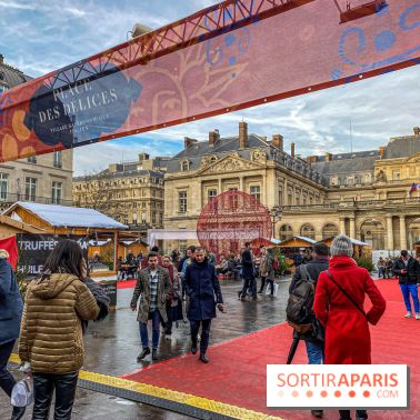 Place des délices, le Marché de Noël Italien place du Palais Royal