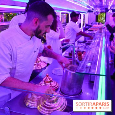 Un bar à glaces et un dessert dans un train de la Félicita