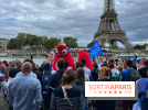 Athlètes et flambeau de Paris 2024
