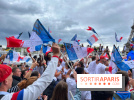 Athlètes et flambeau de Paris 2024