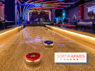 Shuffled, l'enseigne de shuffleboard à Boom Boom Villette