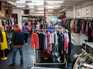 La braderie solidaire du Secours populaire de Paris - Boutique vestimentaire SPF 2025 6